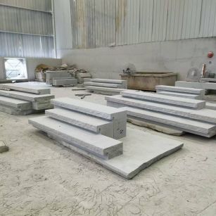 赣州 整石台阶（大面火烧+侧面自然面），出货前厂内拼装