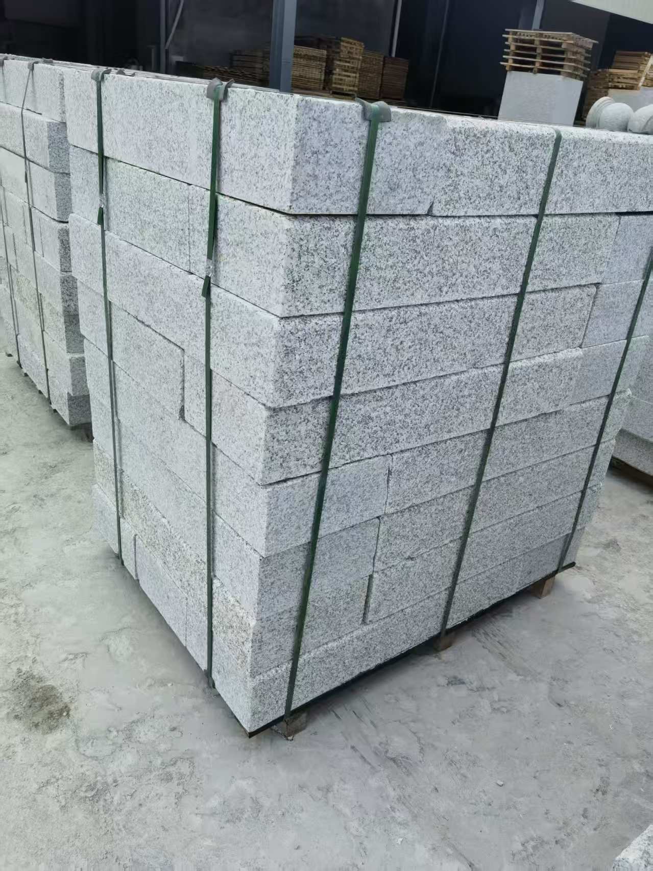 赣州 芙蓉白火烧两面路沿石