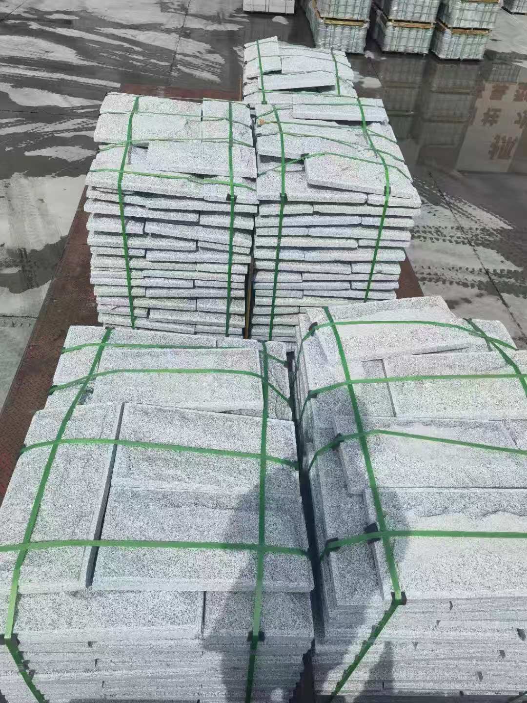 赣州 芝麻白蘑菇石装车出货