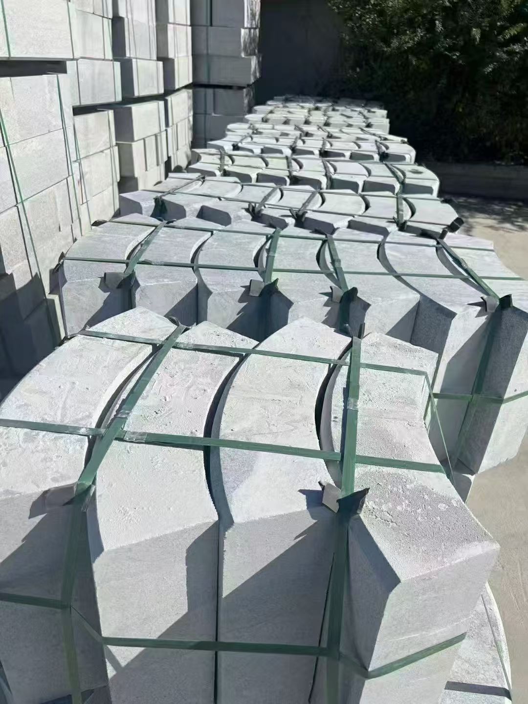 赣州 芝麻灰弧形路沿石