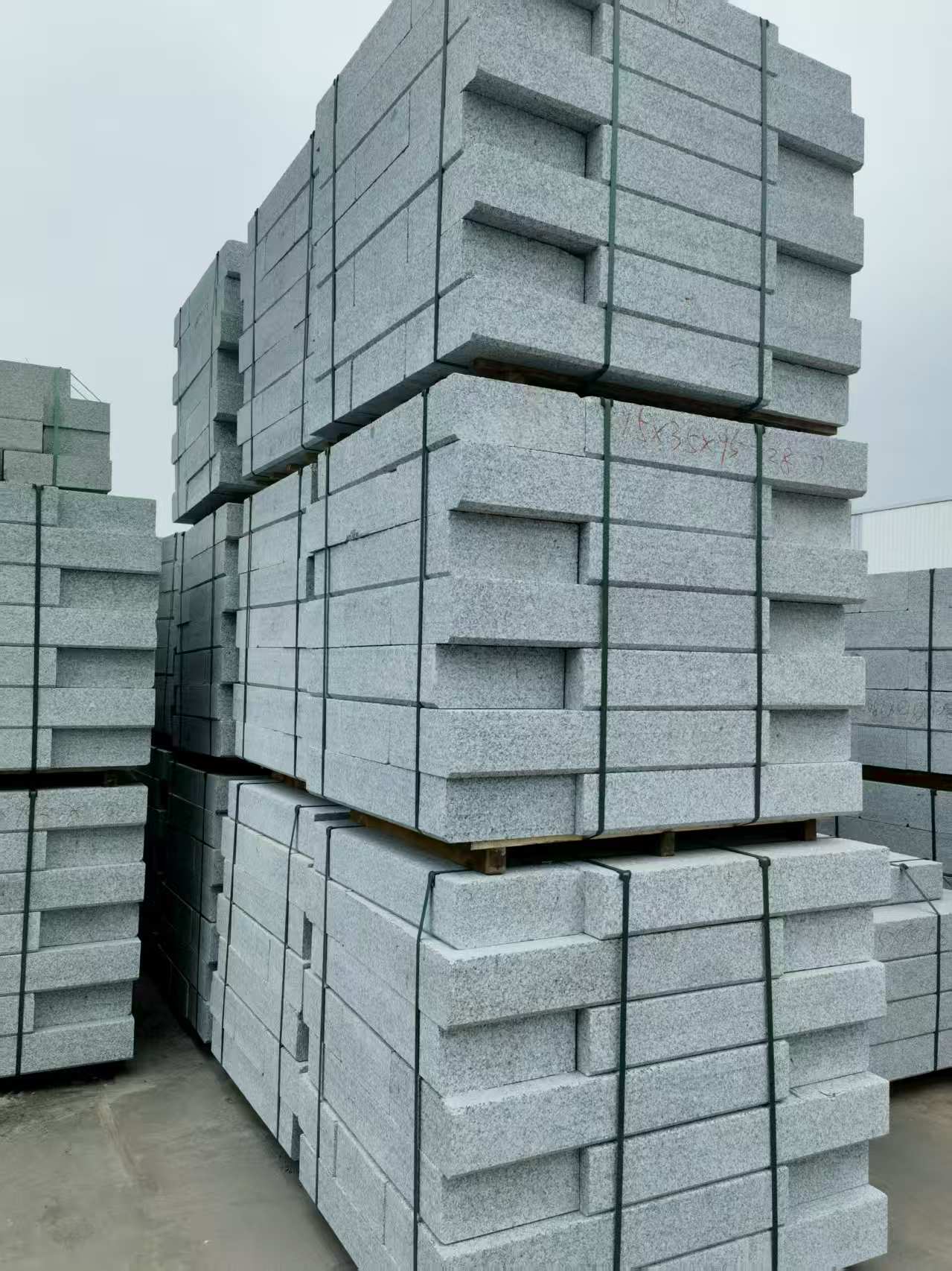 赣州 路沿石，板板正正的路沿石