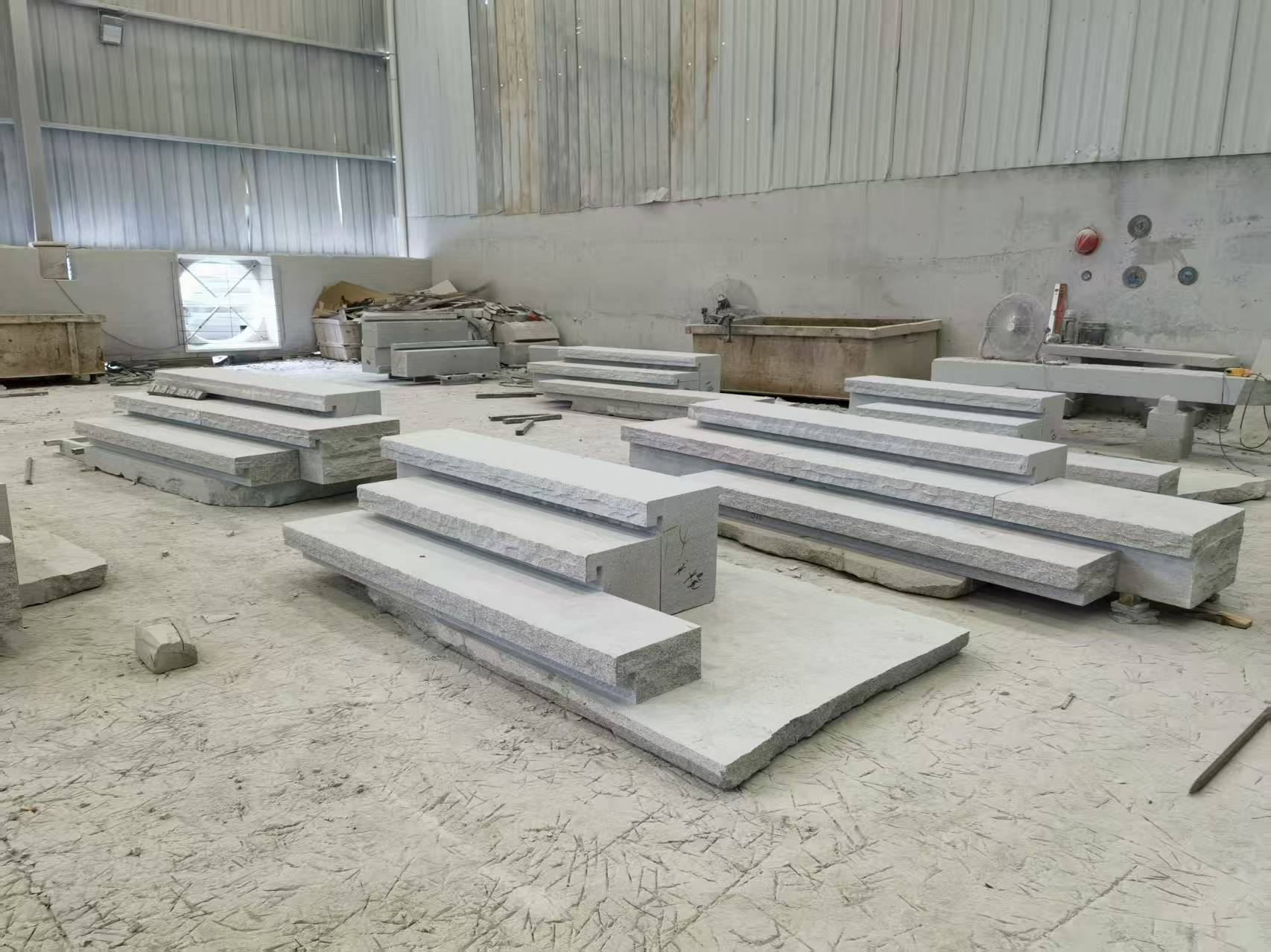 赣州 整石台阶（大面火烧+侧面自然面），出货前厂内拼装