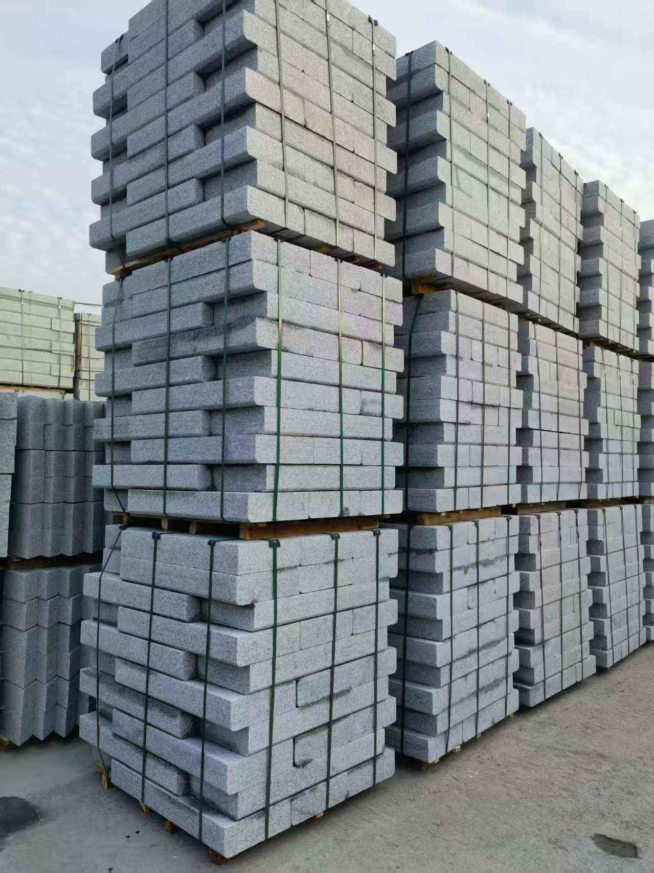 赣州 路沿石（路侧石），颜色一致，尺寸标准