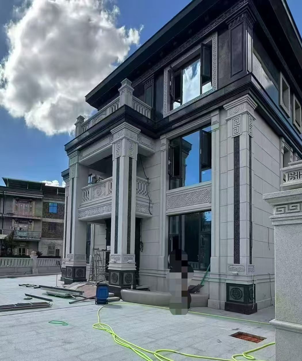 赣州 别墅干挂，芝麻白与芝麻黑完美配合